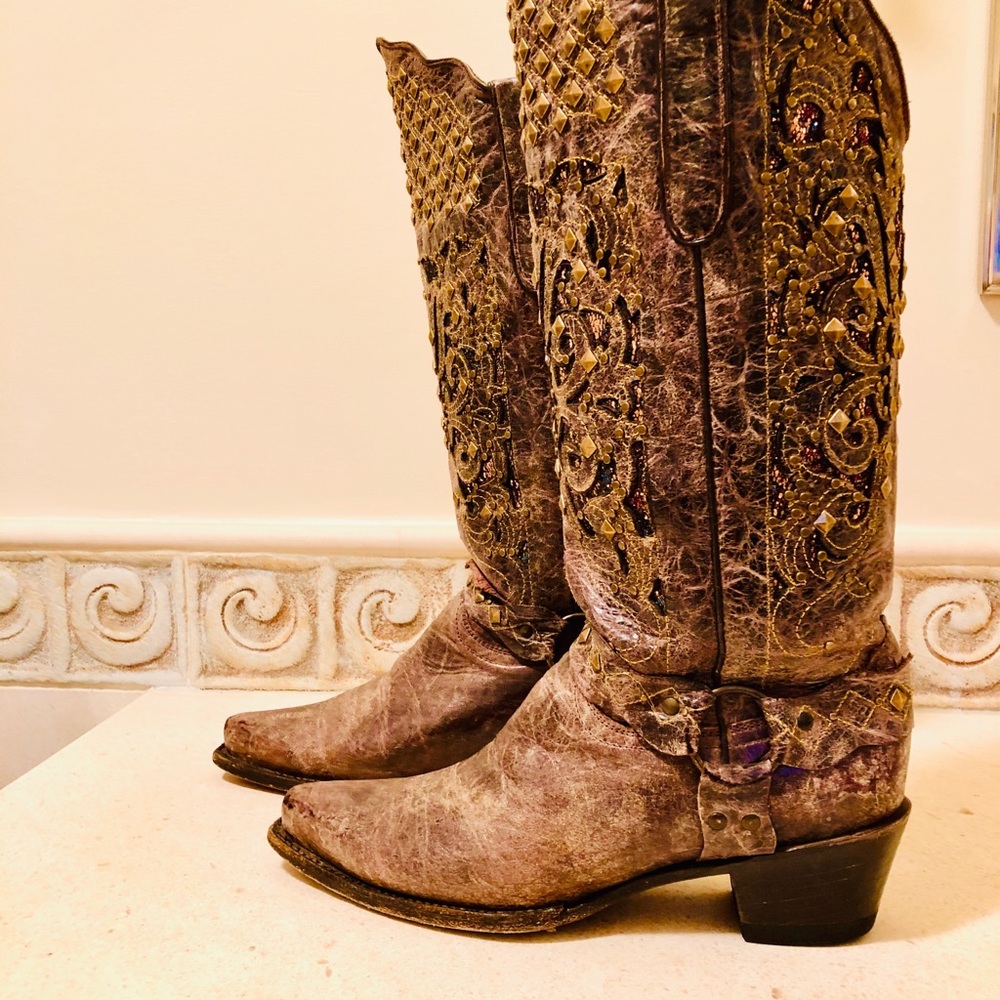 Beautiful, leather boots. Worn but in great cond.